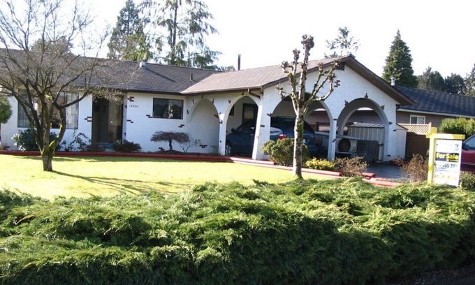 Pitt Meadows Villa | Charming 3 bedroom bungalow with fenced yard and RV + 3 vehicle parking