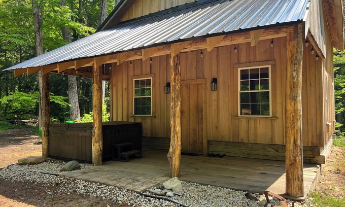 Wetmore Cabin | Charming 3-bedroom cabin with WiFi and AC in delightful Wetmore