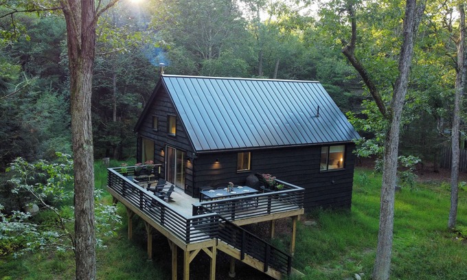 Eldred Cabin | Charming 3-bedroom cabin with deck, sauna, fitness room in Eldred