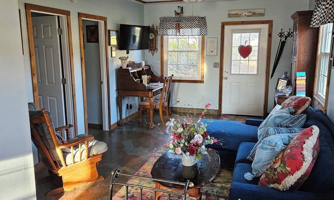 Cornland Cottage | Charming 3-bedroom cottage with WiFi and AC in fantastic Riverton