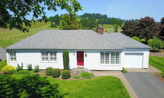 Dayton Cottage | Charming 3-bedroom cottage located at scenic winery.