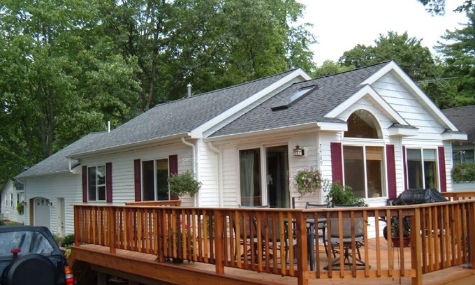 Newaygo Cottage | Charming 3 bedroom cottage between Croton & Hardy Dams with Dock available.
