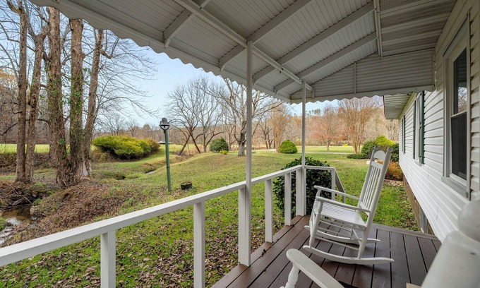 Sunset Cottage | Charming 3 bedroom Cottage w/private river access - near Lake Keowee & Jocassee