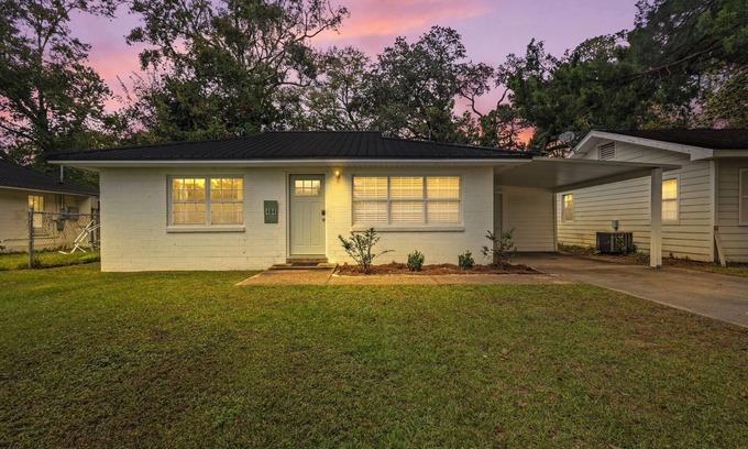 Foley Cottage | Charming 3-bedroom cottage with WiFi and AC in Foley