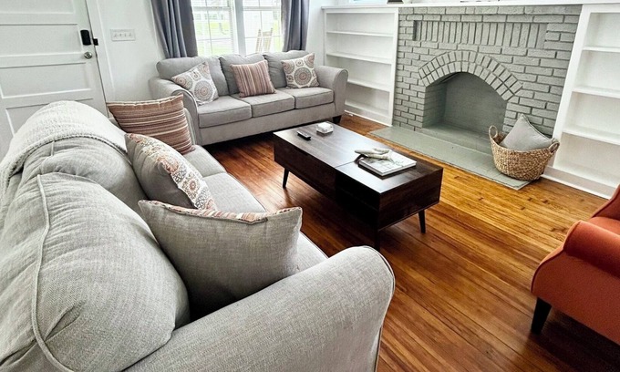 Macon Cottage | Charming 3-bedroom cottage with WiFi and AC in delightful Macon