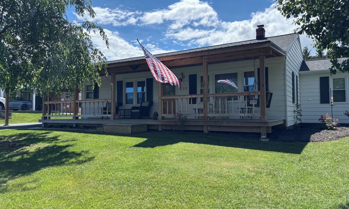 Harrisonburg House | Charming 3-bedroom Country Porch Home with AC, WiFi in Welcoming Town of Dayton