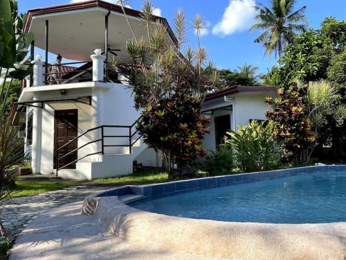 Anilao Villa | Charming 3-Bedroom Country Farm Home Pool ParkSprings Lipa