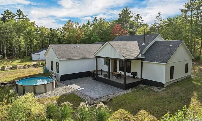 Lebanon Other | Charming 3-bedroom Farmhouse in the Seacoast