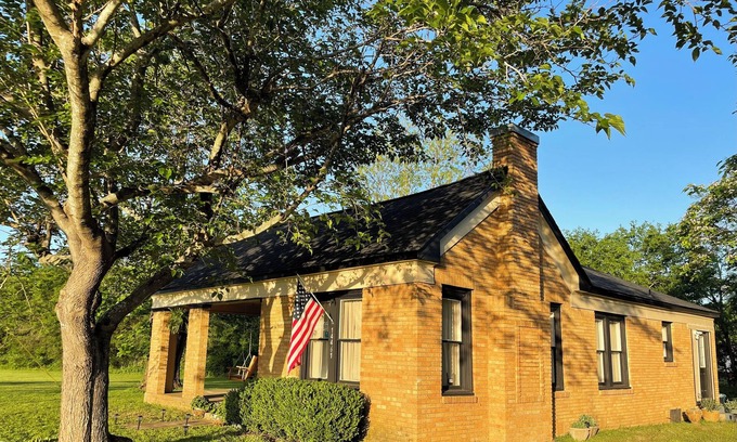 Cayuga Other | Charming 3-bedroom farmhouse with AC and WiFi in Athens