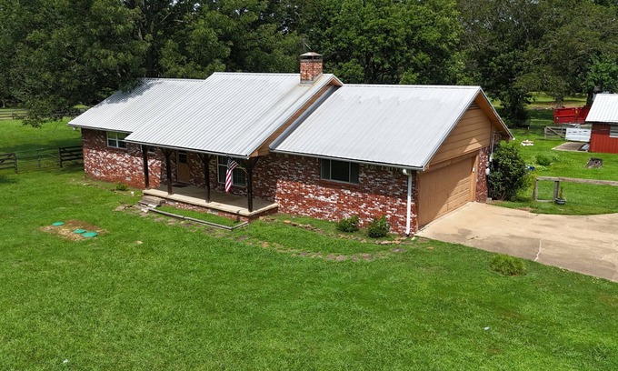 Salem Other | Charming 3-bedroom farmhouse with WiFi and AC in Benton - Horses Welcome!