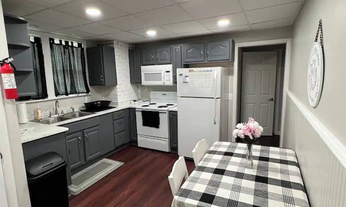 Uniontown Apartment | Charming 3-bedroom, ground level apartment w/WiFi and A/C in peaceful Uniontown