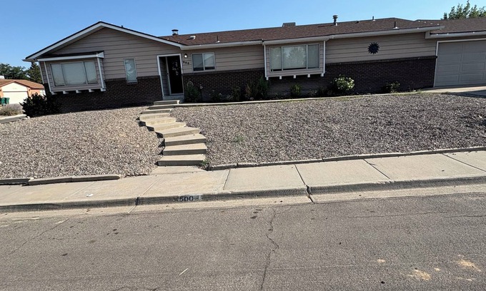 Farmington House | Charming 3-bedroom house with a ton of amenities.