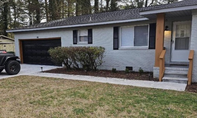 Huntsville House | Charming 3-bedroom house with AC, WiFi in fantastic Huntsville