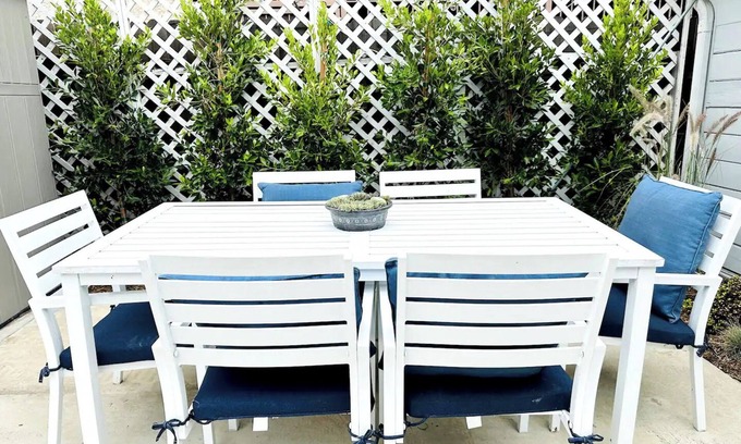 Zaferia House | Charming 3-bedroom home with AC and WiFi in lovely Long Beach