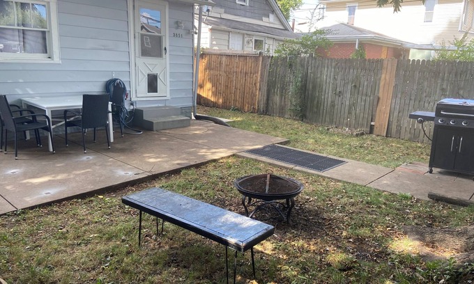 Wilder Park House | Charming 3-bedroom house with WiFi, AC in lovely Louisville
