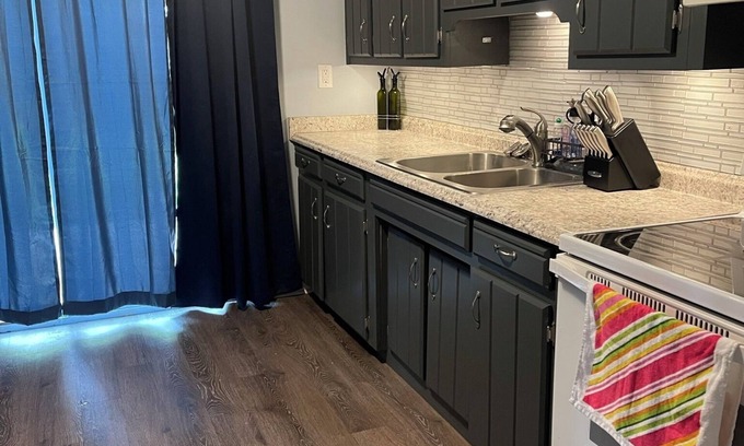Valley Station House | Charming 3-bedroom house with WiFi and AC in fabulous Louisville