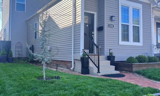 Shelby Park House | Charming 3-bedroom house in delightful Louisville with beautiful flower garden