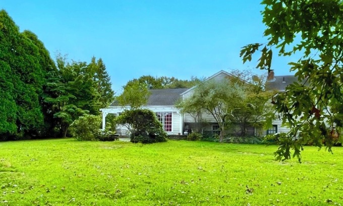 Pawcatuck House | Charming 3 bedroom house in Stonington