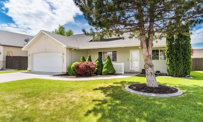 Twin Falls House | Charming 3-bedroom house in Twin Falls with King beds, BBQ grill