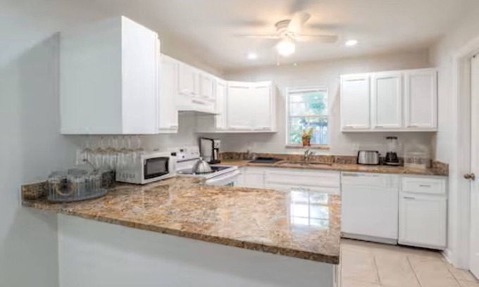 Wellington House | Charming 3-bedroom house in Wellington with AC