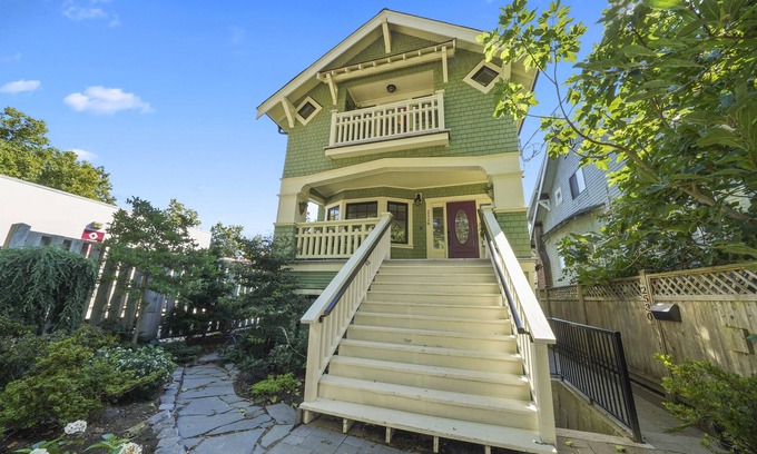 Kitsilano House | Charming 3-bedroom home with WiFi + AC in Vancouver’s Kitsilano; Sleeps up to 8