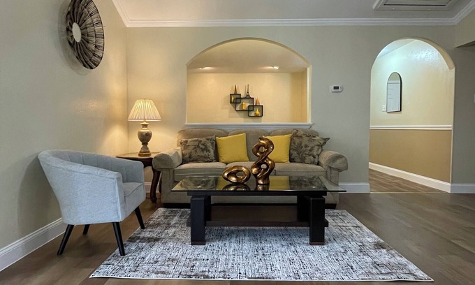 South Arlington House | Charming 3-bedroom house in peaceful Arlington with WiFi, AC