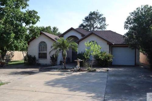 Brownsville House | Charming 3-Bedroom House Situated on half acre land