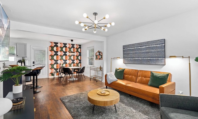 Charlotte House | Charming 3-bedroom house with WiFi and AC in delightful Charlotte