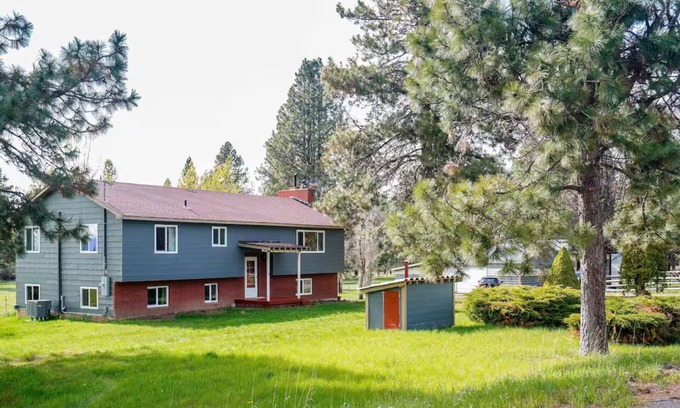 Chiloquin Other | Charming 3-bedroom house with AC, WiFi in welcoming Chiloquin