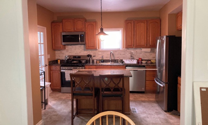 Garfield Heights House | CHARMING 3-BEDROOM HOUSE/A ROOM FOR RENT, with WiFi, AC in lovely Cleveland.