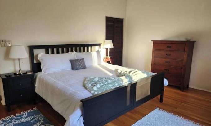 Dartmouth House | Charming 3-bedroom house with AC and WiFi in Dartmouth