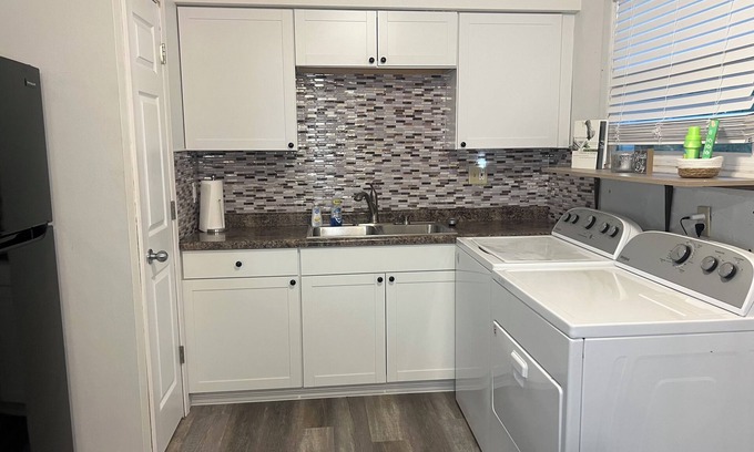 Davenport House | Charming 3-bedroom house with WiFi just 5 minutes from downtown!