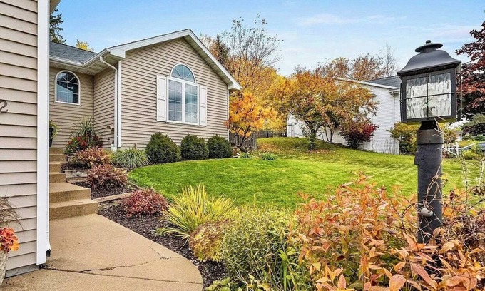 Green Bay House | Charming 3-Bedroom House 3 mi to Lambeau Field