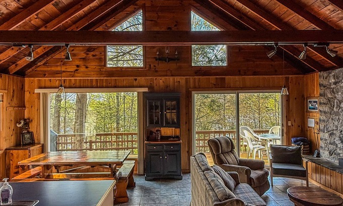 Greentown House | Charming 3-bedroom house with private dock on Lake Wallenpaupack!