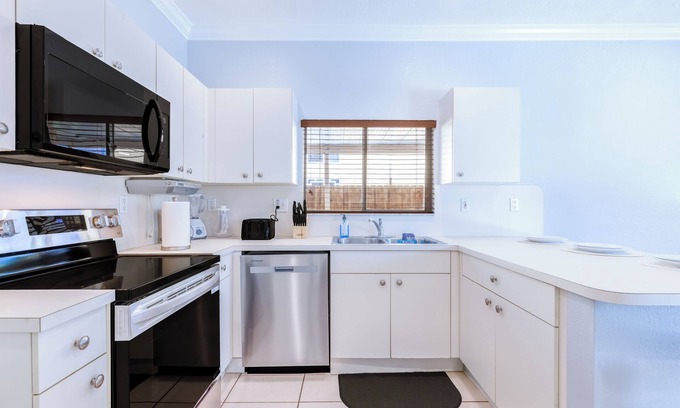 Homestead House | Charming 3-bedroom house in terrific Homestead with WiFi, AC