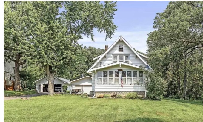 Lake Elmo House | Charming 3-bedroom house with WiFi, AC in lovely Lake Elmo