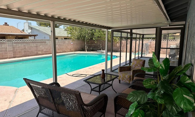 Sunrise Manor House | Charming 3-bedroom house with POOL and WiFi, AC in vibrant Las Vegas