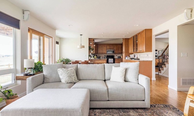 Ken Caryl Ranch North Plains House | Charming 3-bedroom house with WiFi, foothill views, in serene Littleton