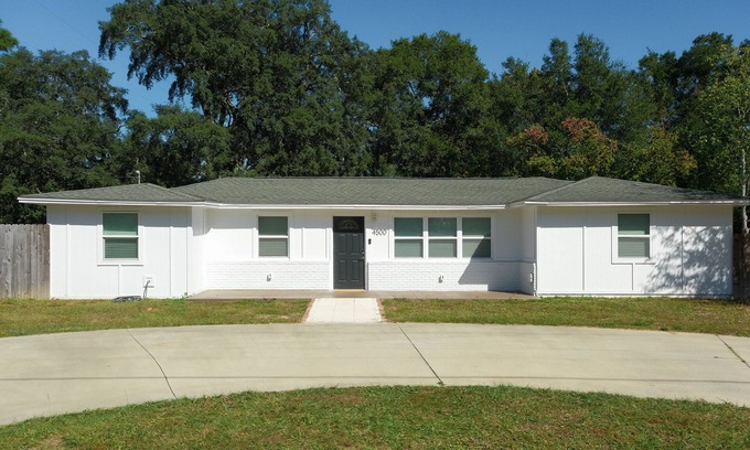 Northeast Pensacola House | Charming 3-bedroom house with AC and WiFi in cool Pensacola