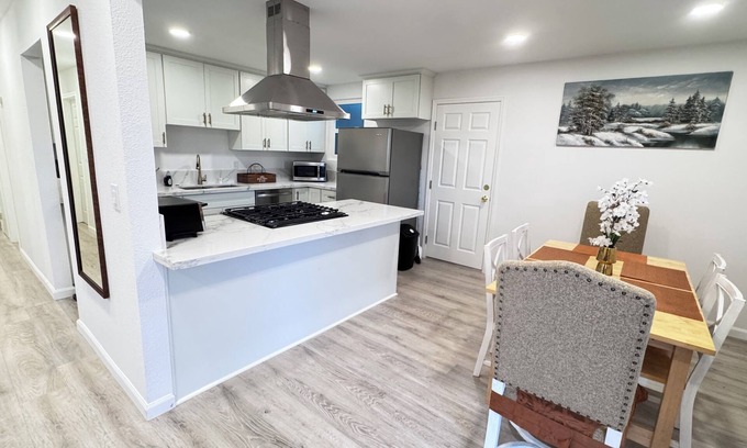 Kaseberg - Kingswood House | Charming 3-bedroom house in Roseville by Sierra Golf Club. Enjoy your stay!