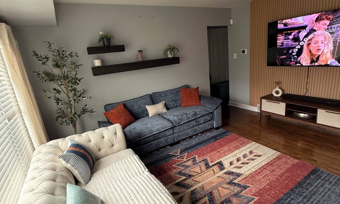 Royal Oak House | Charming 3-bedroom house in fabulous Royal Oak with WiFi, yard w fence- Pets OK