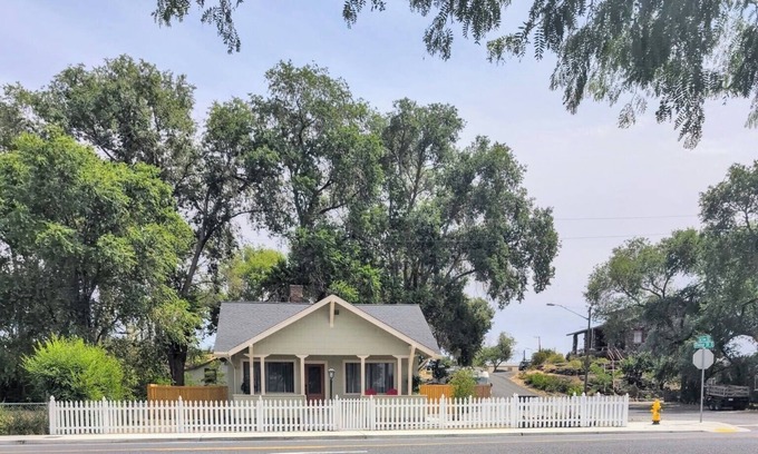 Soap Lake House | Charming 3-bedroom house walking distance to the lake, restaurants, pet friendly