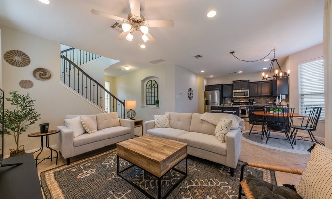 Anderson Mill House | Charming 3 Bedroom Home in North Austin