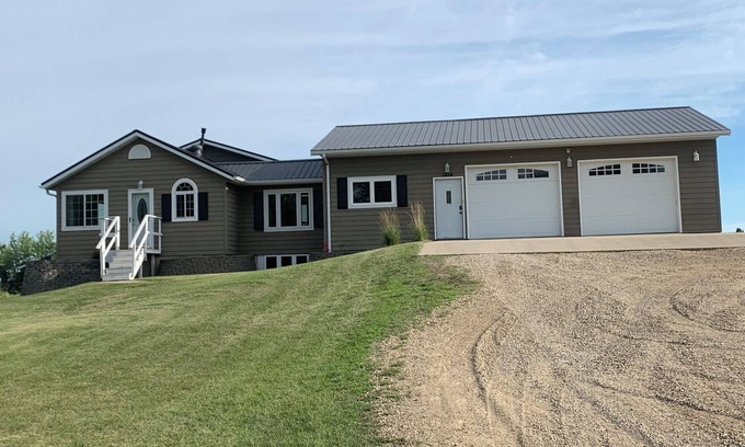 Britton House | Charming 3-bedroom home with AC, WiFi in Britton. Quiet, trees, and sunsets!