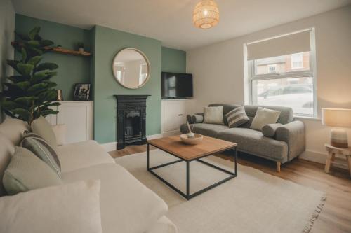 Banbury House | Charming 3 Bedroom Home with Garden in Banbury