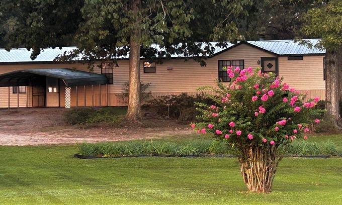 Archibald House | Charming 3-bedroom house on Woolen Lake