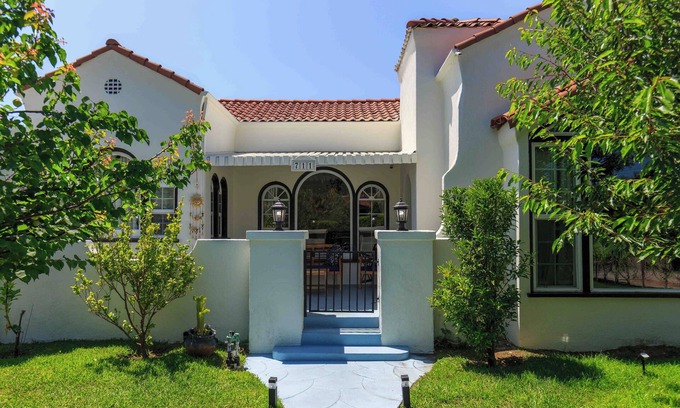 Woodbury House | Charming 3-bedroom house with AC and WiFi in gorgeous Glendale