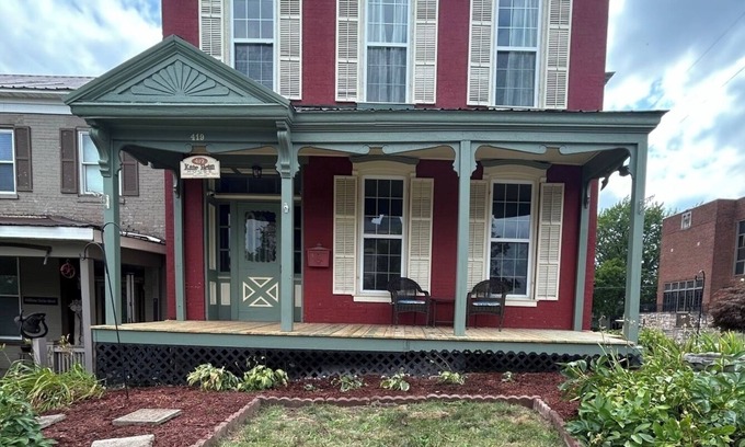 Hannibal House | Charming 3-bedroom house with WiFi and AC in Hannibal
