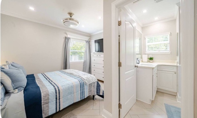 East Lake Morton House | Charming 3-bedroom house with WiFi, AC in enjoyable Lakeland