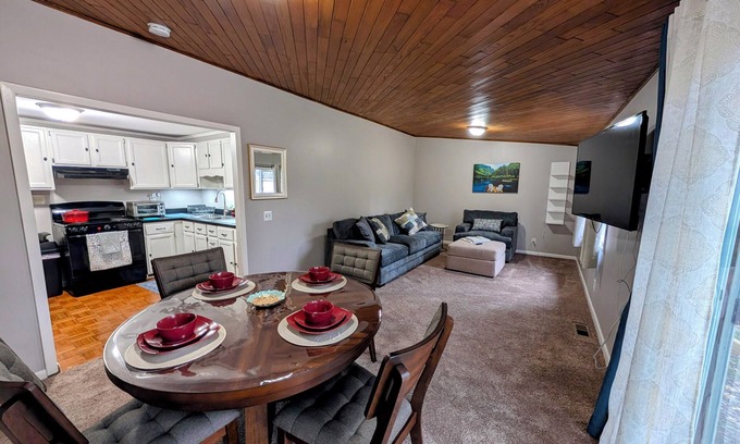 North Syracuse House | Charming 3-bedroom house with garage in family neighborhood.